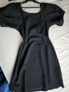 BRAND NEW WITH TAGS ZARA BLACK PUFF SLEEVE DRESS (size L)