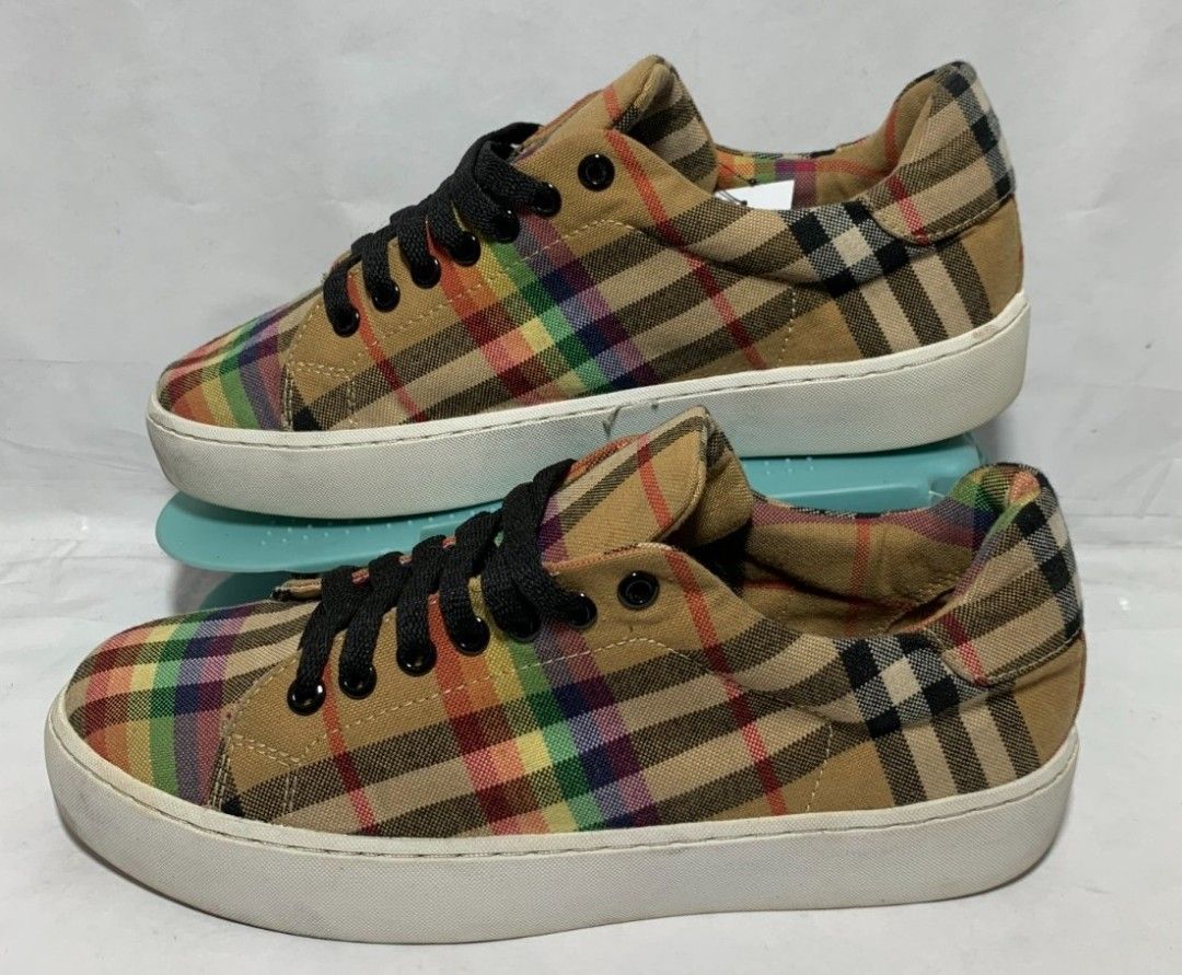 Burberry shoes rainbow store