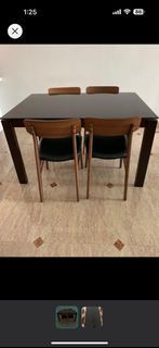 Calligaris extendable dining table and chairs