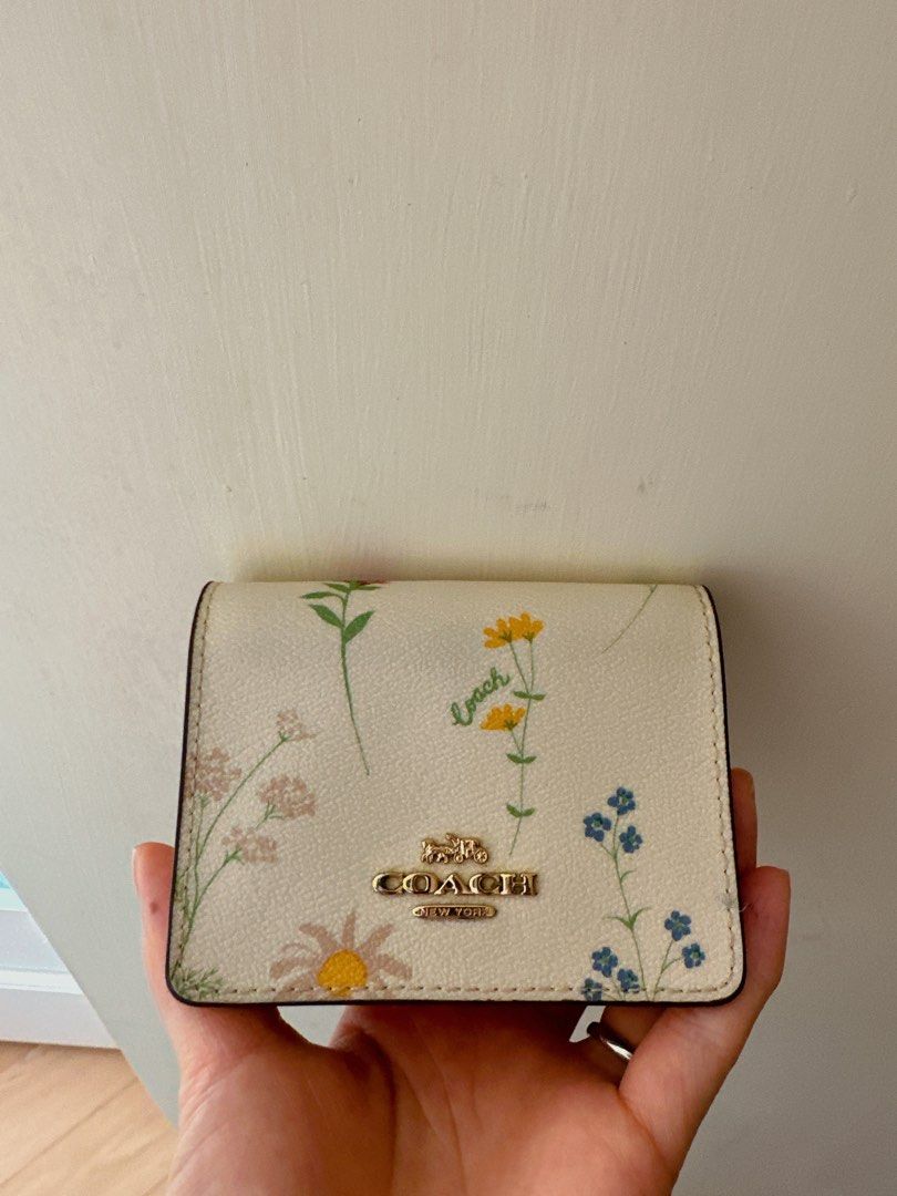 Coach mini wallet （分類：銀包、卡片套）位於 Hong Kong。 由 myshoppingchannel 提交（商品編號 1218606817，圖片 1）。簡介： 。