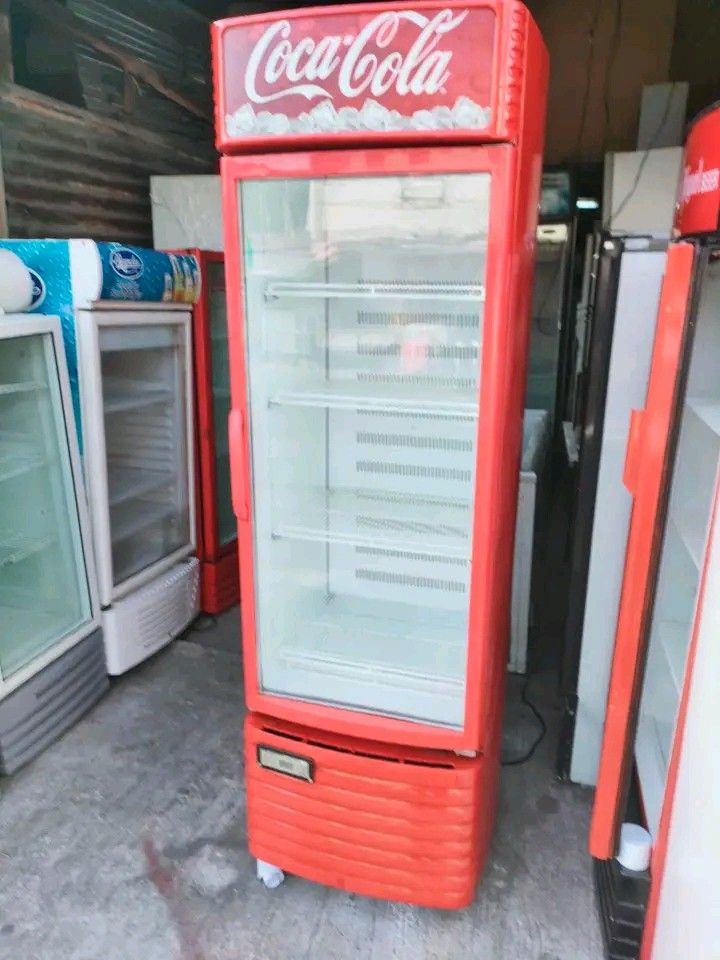 COCACOLA SHOWCASE CHILLER 12CUFT, TV & Home Appliances, Kitchen