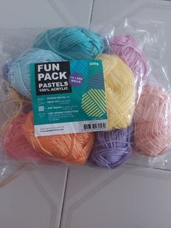 Crochet wool and needles