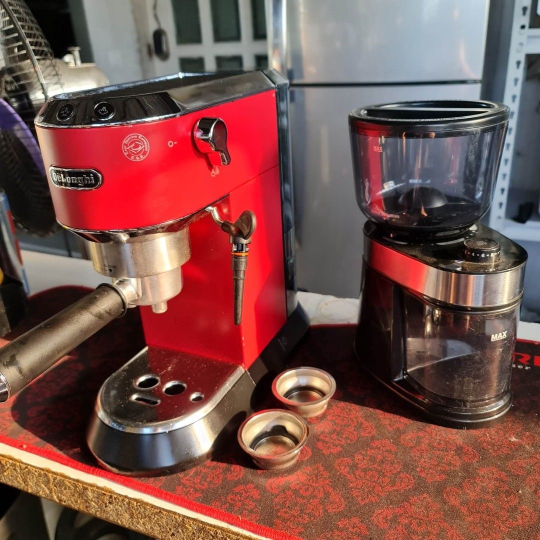 DELONGHI ESPRESSO MACHINE WITH FREE GRINDER, TV & Home Appliances