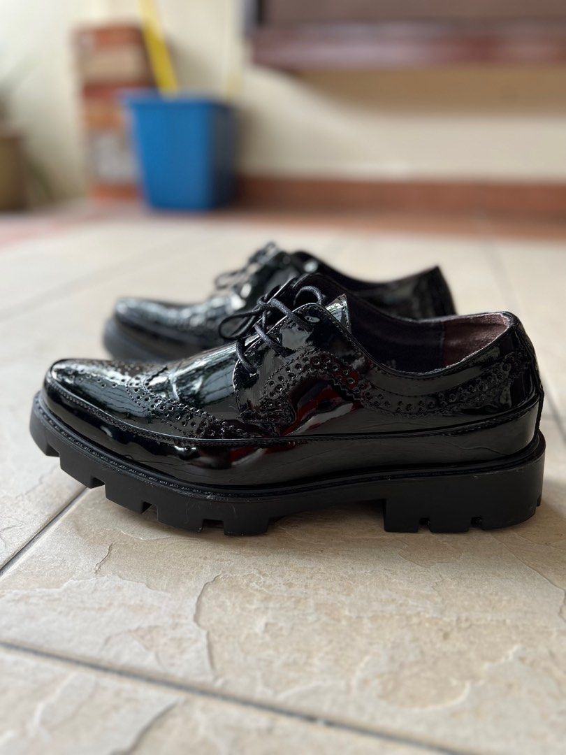Mens lifted dress shoes top