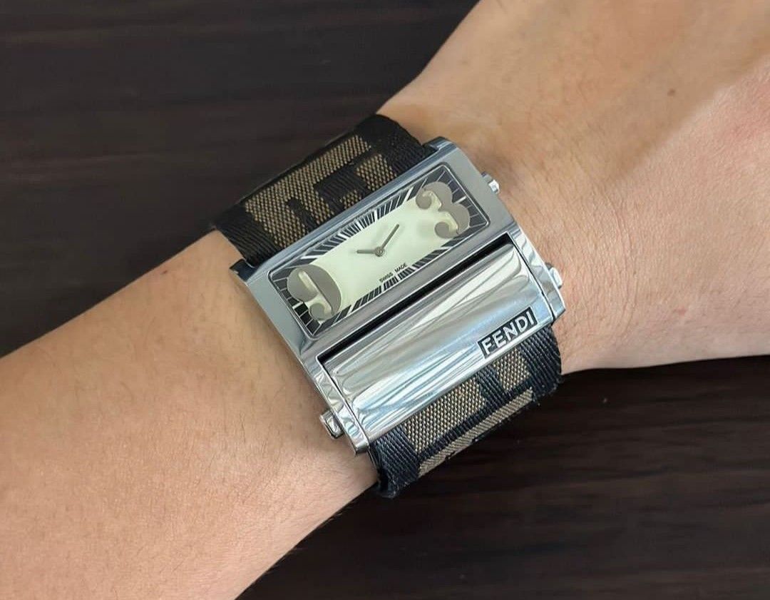 Fendi zip code watch clearance