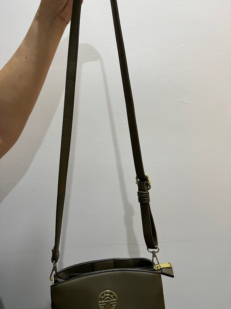Feraud Paris Sling Bag, Women's Fashion, Bags & Wallets, Cross-body Bags on  Carousell