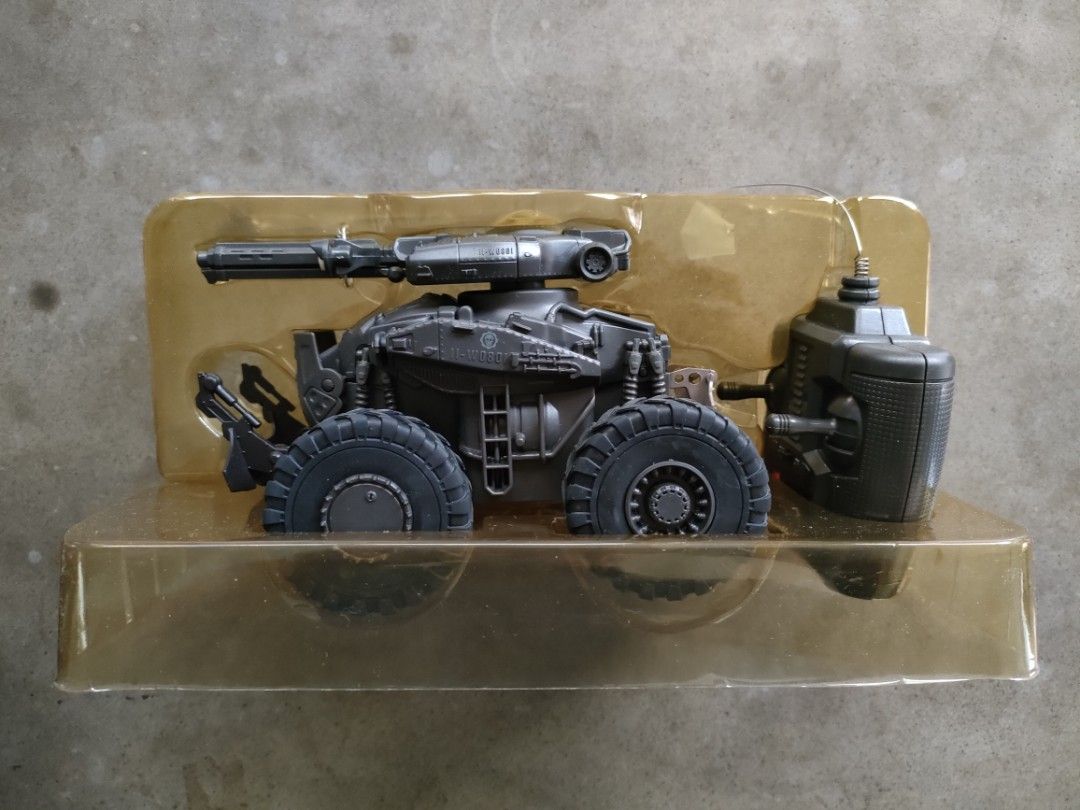 Gears of War 2 Remote Control Centaur Tank, Hobbies & Toys, Toys