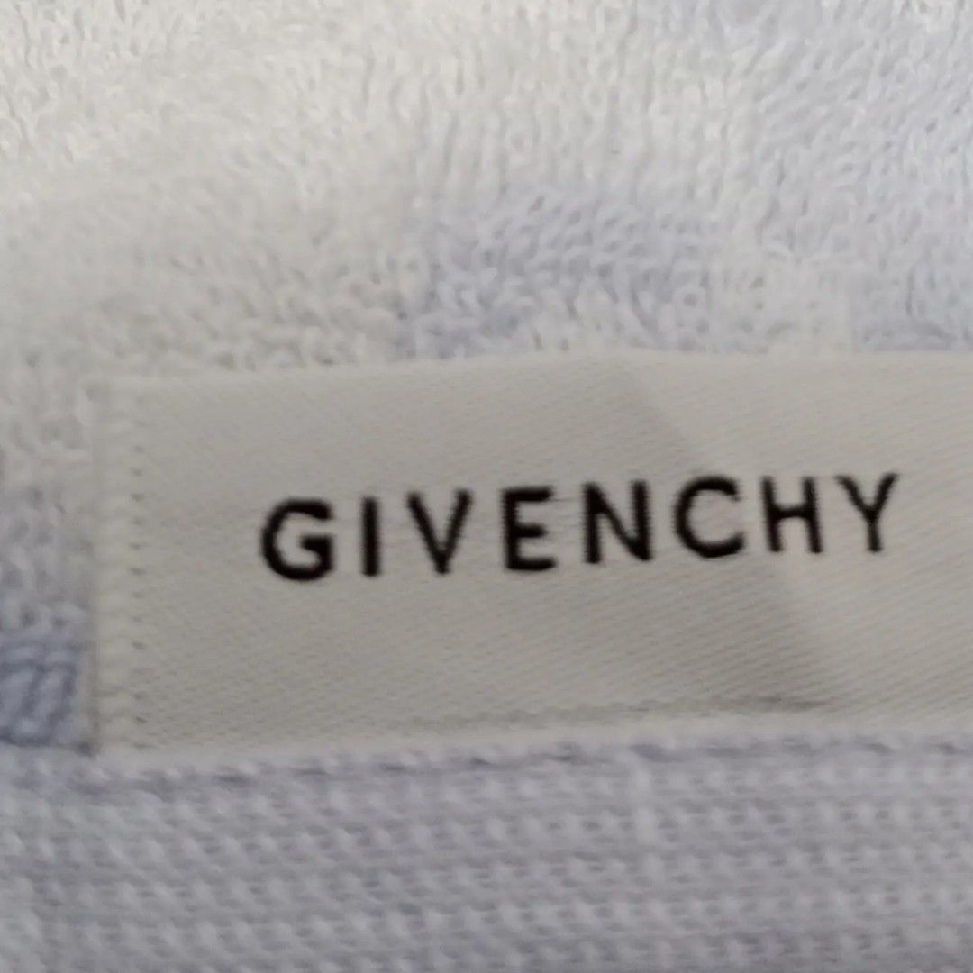 Givenchy Light Blue Face Towel (Category: Face Care) located in Caloocan City. Submitted by sassypurchased (Listing ID 1218634942, Image 3). Description: Givenchy Light Blue Face Towel 299 Good condition From Japan Preloved Shop NOT UKAY SOURCE Measurements: H-14 L-14 inches approx ♥️Sold as is. What you see is what you get. Price reflects condition ♥️Please manage your expectations because it is a pre-loved item and will show signs of wear. ♥️Pl