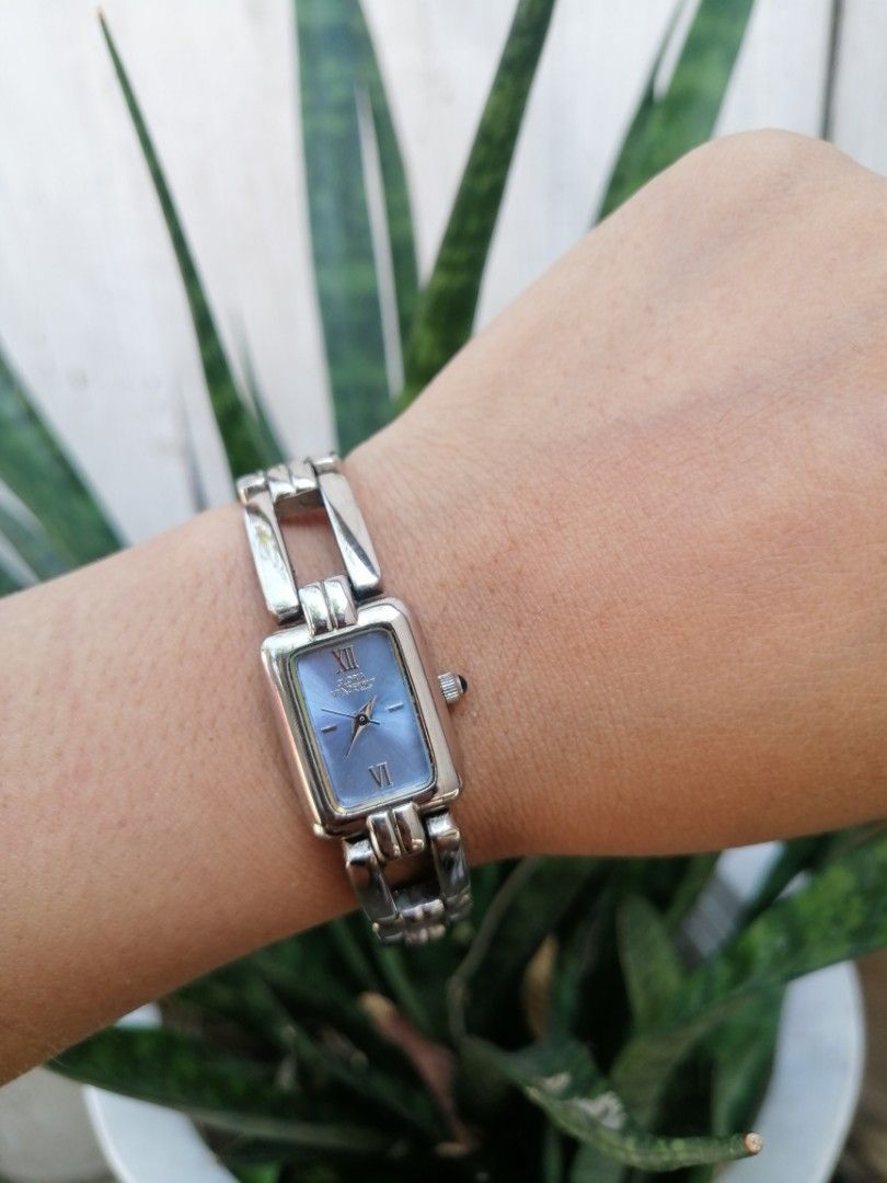 Gloria vanderbilt watch shop