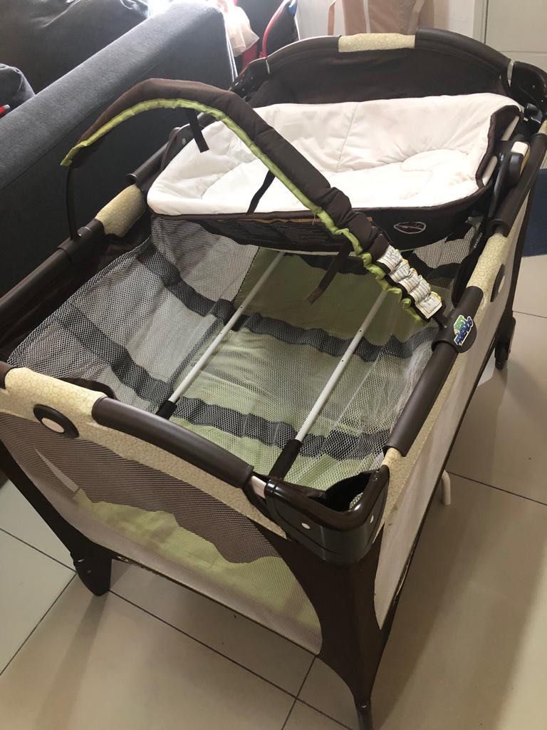 Graco baby Cot, Babies & Kids, Baby Nursery & Kids Furniture, Cots & Cribs on Carousell