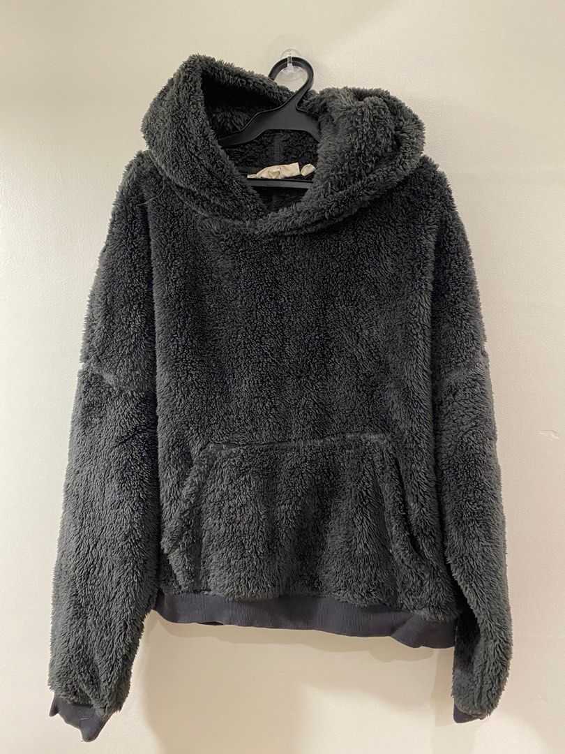 H&M dark gray Teddy Hoodie (Category: Coats, Jackets and Outerwear) located in Antipolo. Submitted by abc__mart (Listing ID 1218598508, Image 1). Description: .