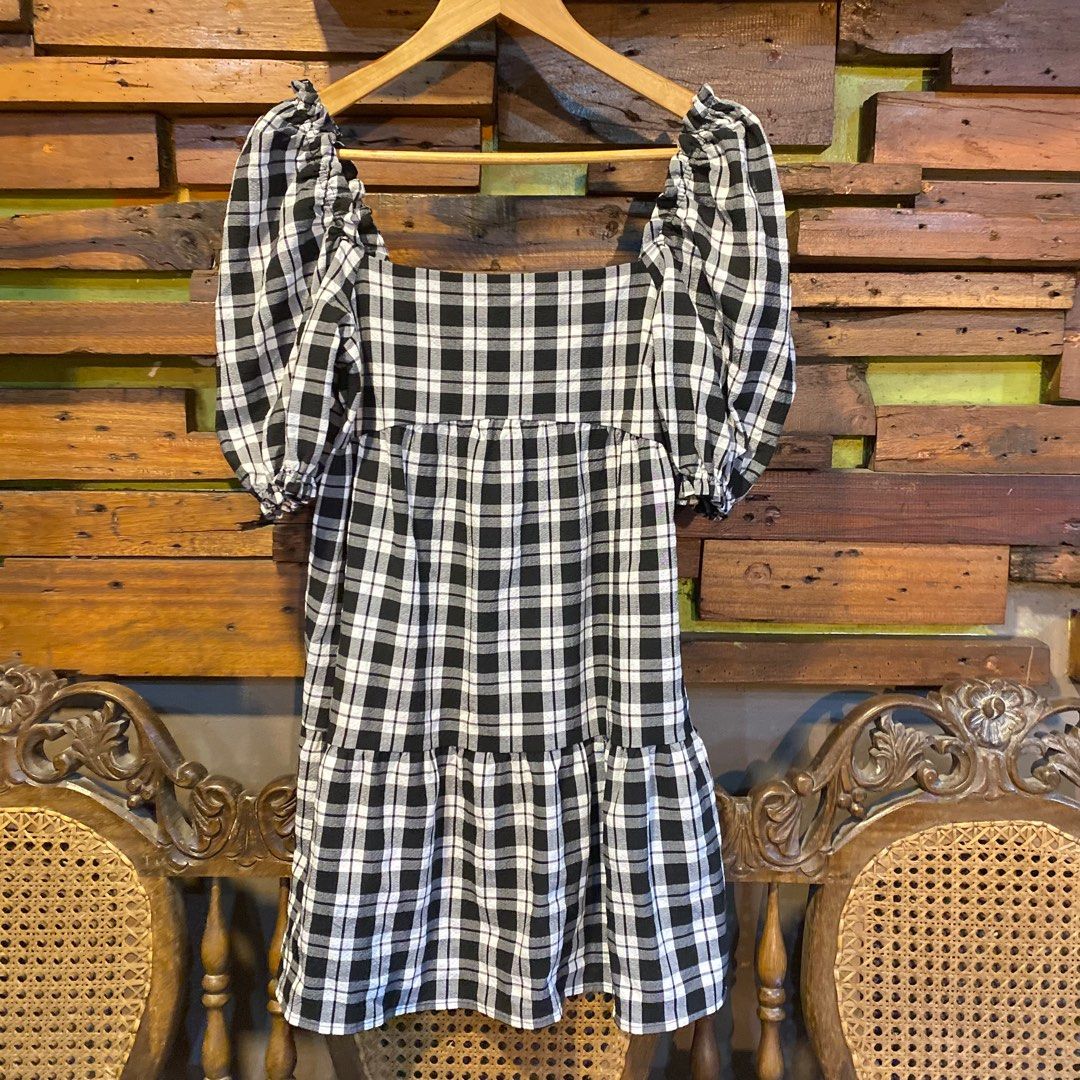 SALE* H&M DIVIDED Black white gingham checkered seersucker puff sleeve  smocked tiered casual dress (from Php1,600), Women's Fashion, Dresses &  Sets, Dresses on Carousell