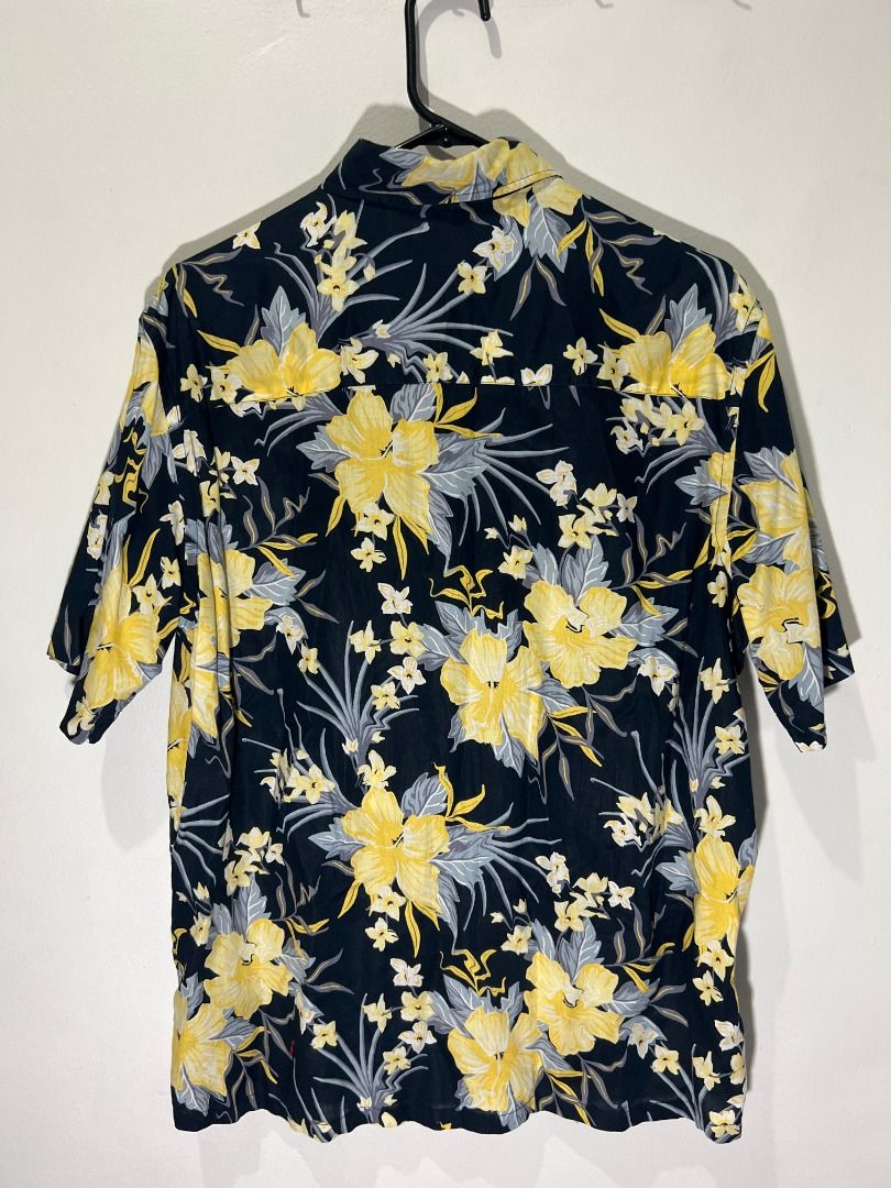 H&M Floral Shirt (Category: Tshirts & Polo Shirts ) located in Quezon City. Submitted by bryce.ramirez (Listing ID 1218671280, Image 2). Description: DECLUTTERING SALE! For your beach and tito vibes! Shirt is really comfortable H&M Floral Shirt Size: Medium Delivery: Grab/Lalamove c/o buyer MOP: Gcash, Paymaya, BDO.