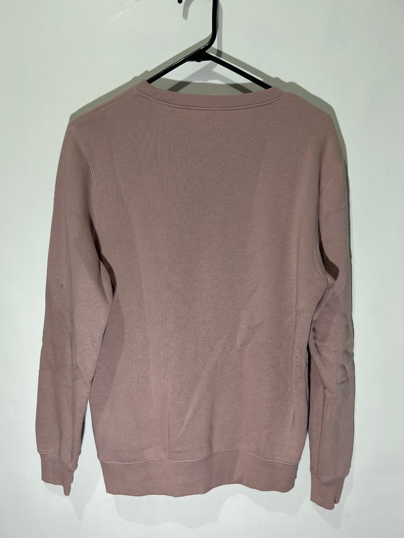 H&M Pink Sweater (Category: Hoodies) located in Quezon City. Submitted by bryce.ramirez (Listing ID 1218672335, Image 1). Description: DECLUTTERING SALE! Bagay for your streetwear fits! H&M Pink Sweater Size: Small Delivery: Grab/Lalamove c/o buyer MOP: Gcash, Paymaya, BDO.