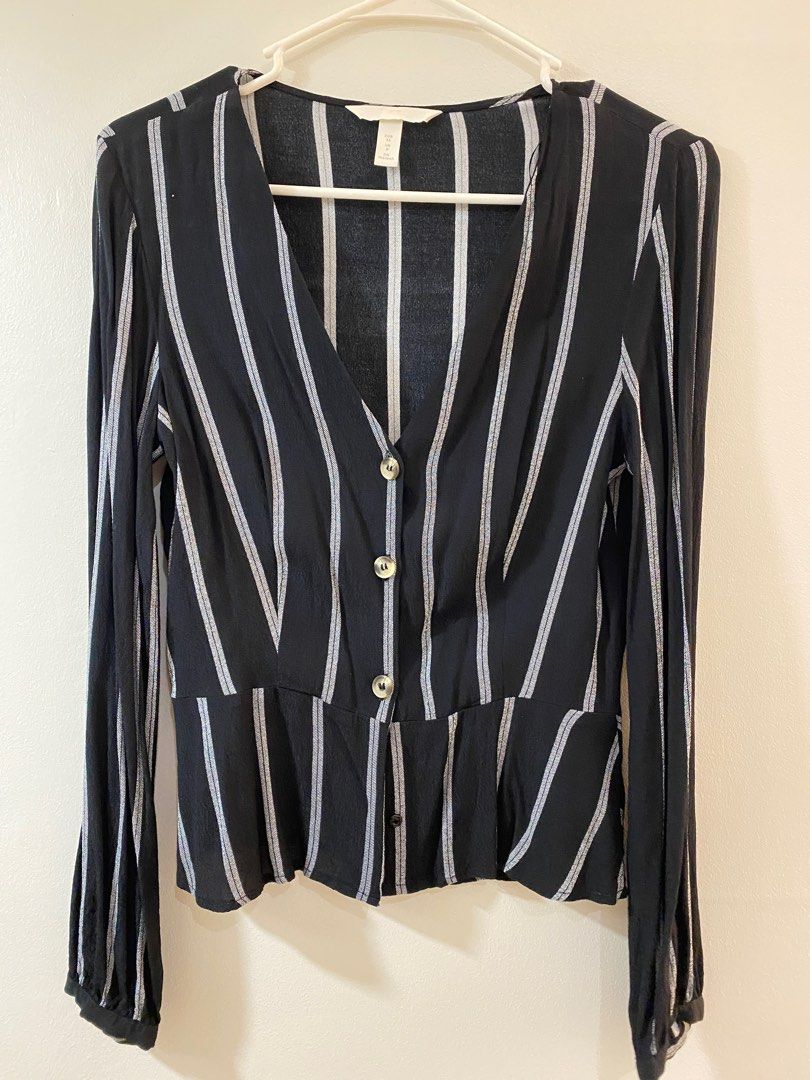 H&M top (Category: Blouses) located in Antipolo. Submitted by abc__mart (Listing ID 1218609593, Image 1). Description: .