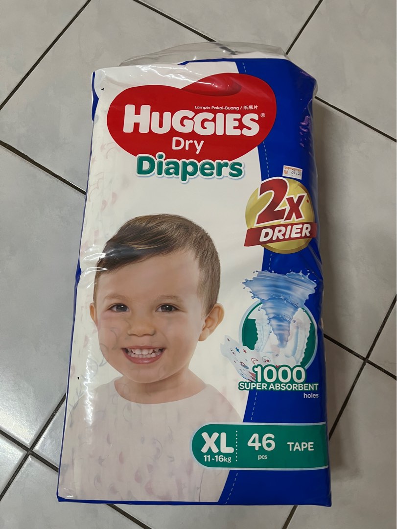 Huggies Dry Diapers, Babies & Kids, Bathing & Changing, Diapers & Baby