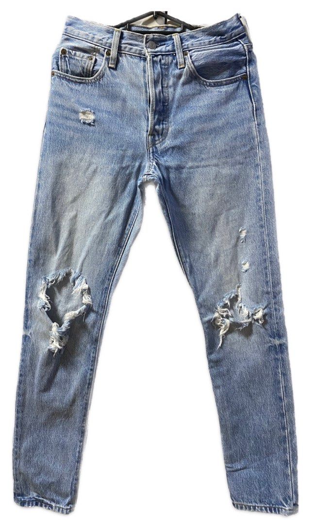 Levis 501 High Rise Skinny (Category: Jeans) located in Silang. Submitted by pabuuuu (Listing ID 1218645638, Image 1). Description: W25 x L30.