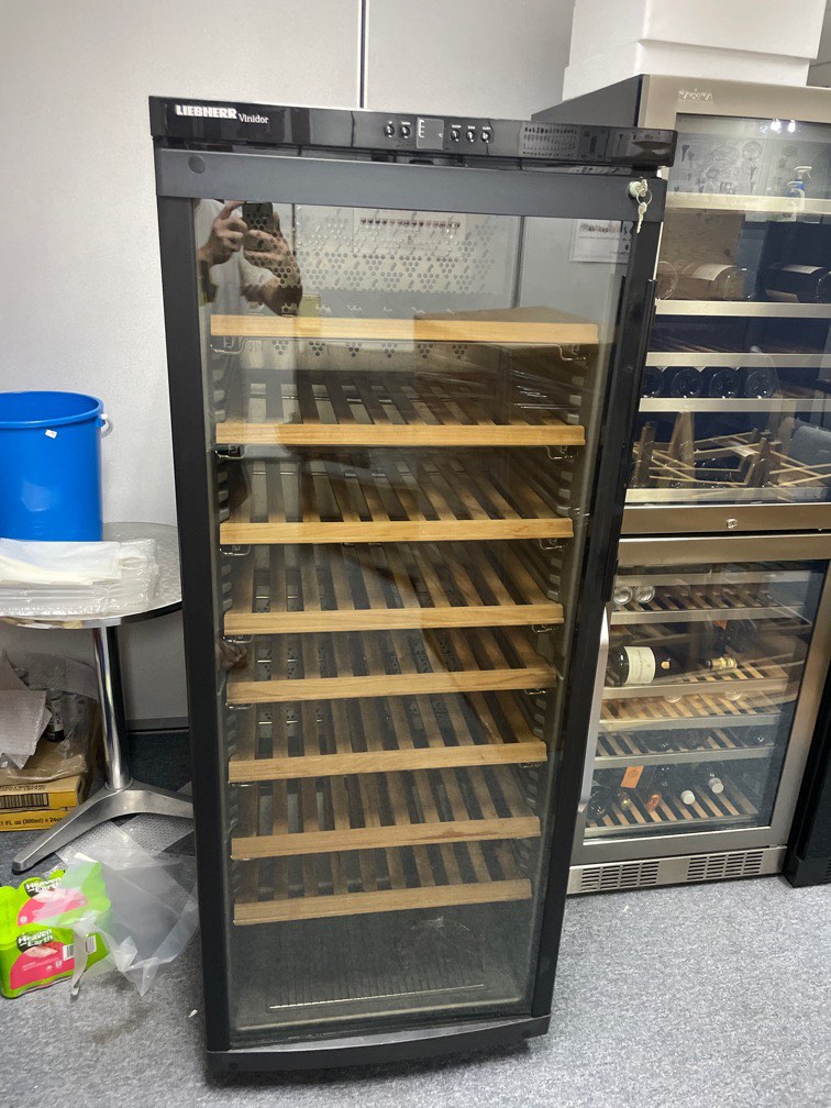 Liebherr dual zone wine chiller / fridge / cellar / cooler, TV & Home