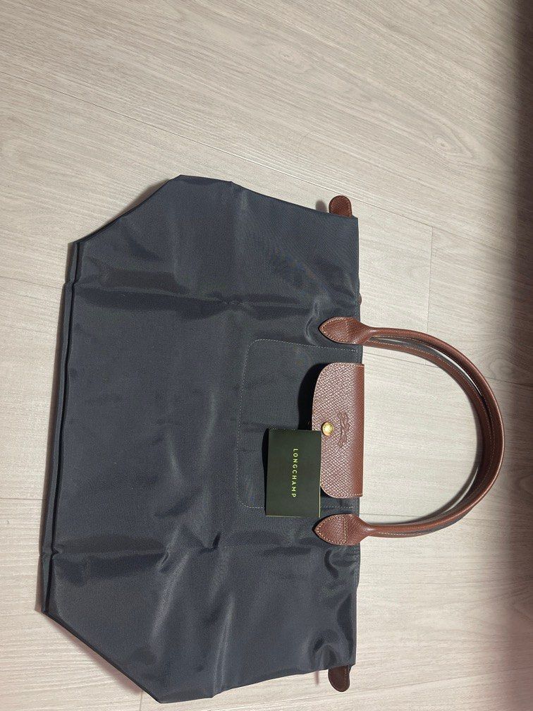 Longchamp (Category: Tote Bags) located in Singapore. Submitted by redreds (Listing ID 1218722921, Image 4). Description: Brand new Authentic Large tote bag with long handles Comes with the green card (4th pic) but lost the receipt .
