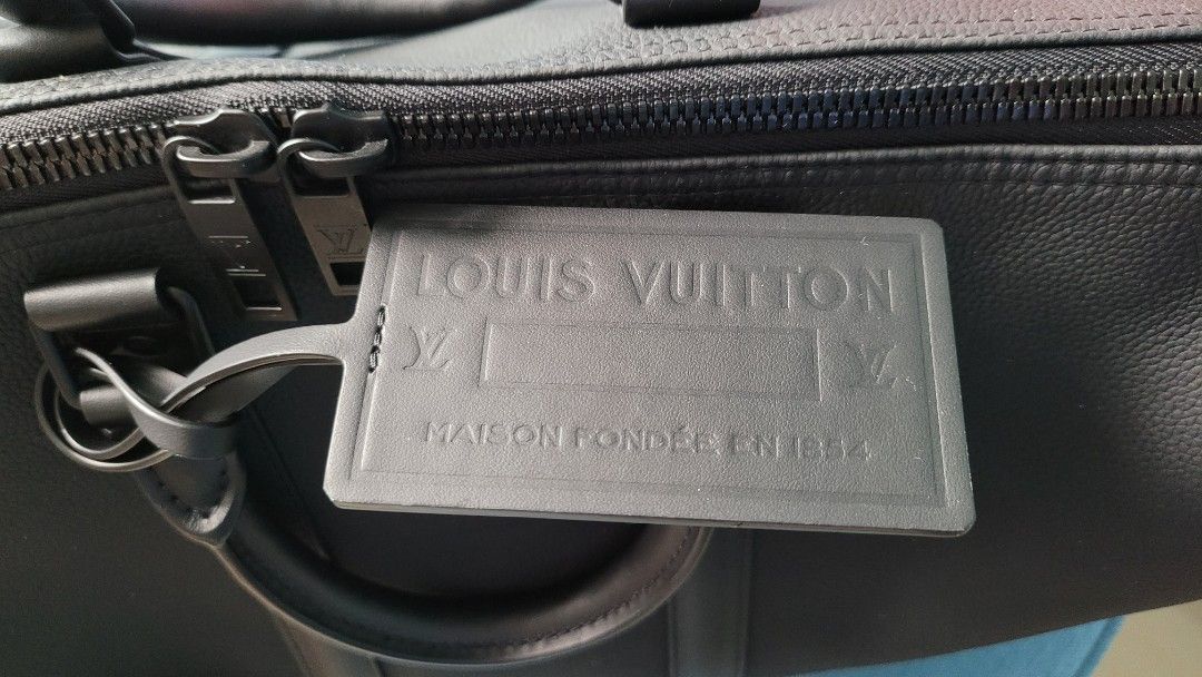 Louis Vuitton Keepall Bandoulière 40, Luxury, Bags & Wallets on Carousell