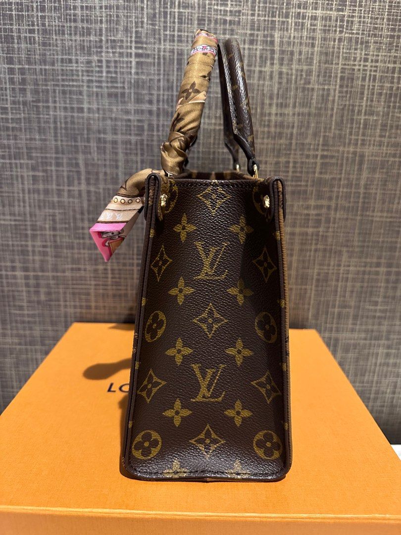 Louis Vuitton V Tote MM Monogram Noir Bag, Luxury, Bags & Wallets on  Carousell