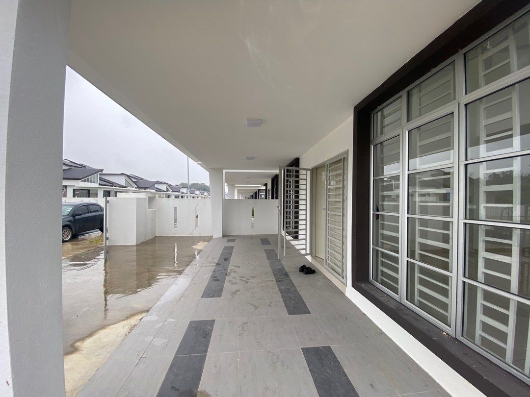 MASTER BEDROOM JALAN KEBUN KOTA KEMUNING RIMBAYU, Property, Rentals on