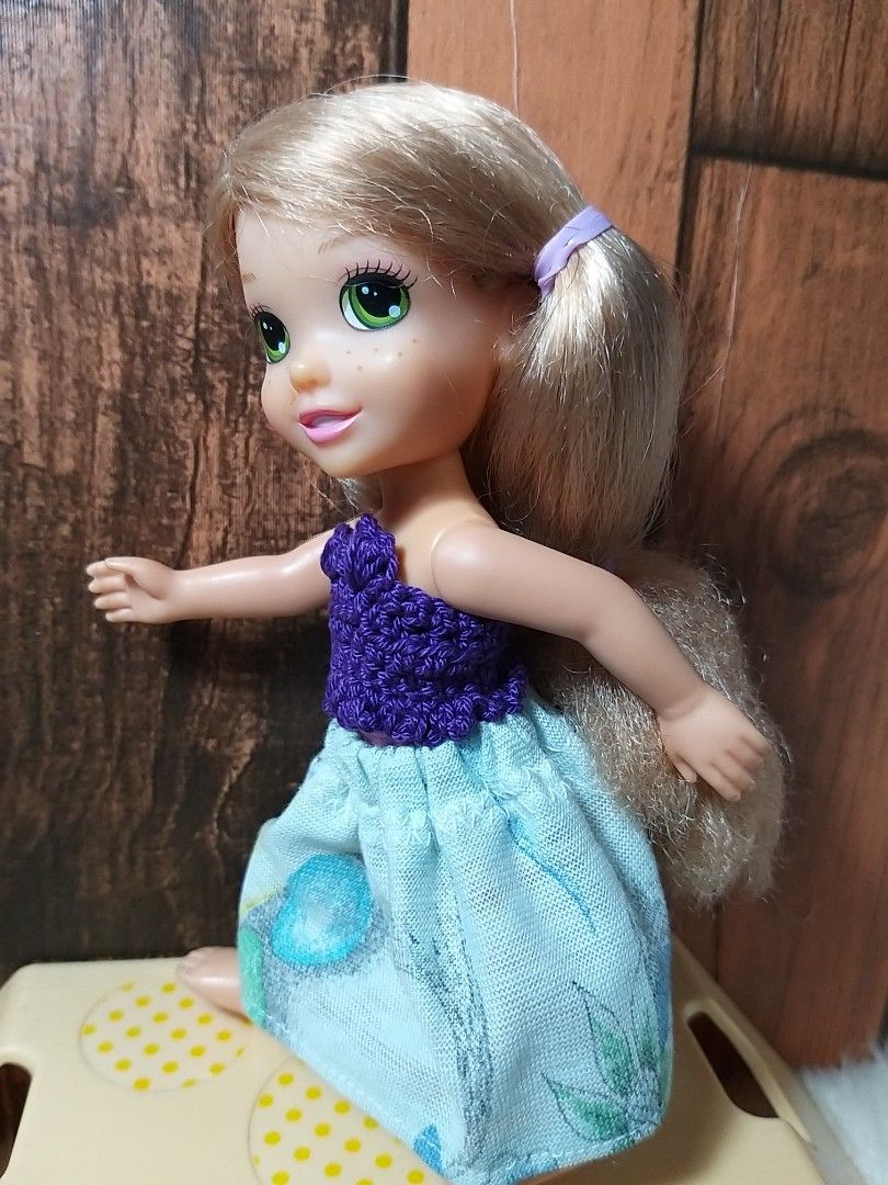 Mini Disney Animator doll Rapunzel (Category: Figurines & Statues) located in Cavite. Submitted by Mavee (Listing ID 1218644301, Image 3). Description: Original Disney mini Animator doll Rapunzel, Only flaws: Frizzy ends of hair, and some stains at the back. Joints are all tight.