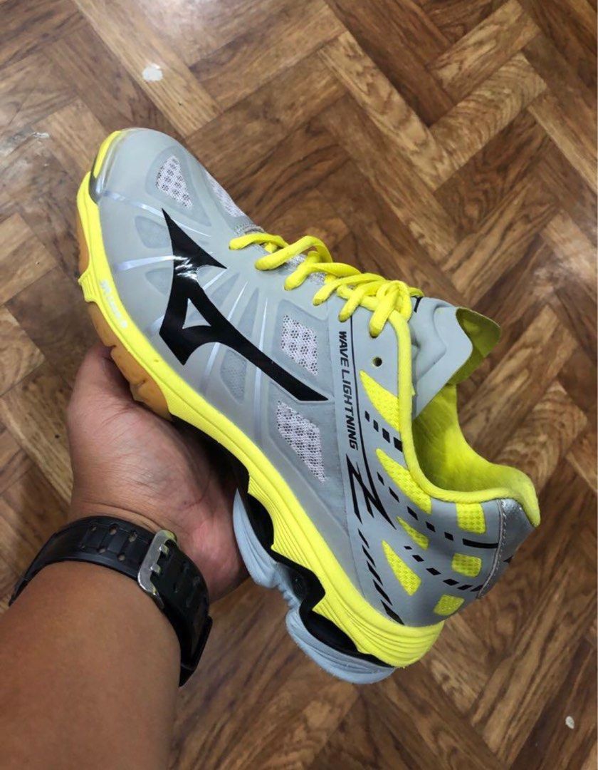 Mizuno wave lightning z yellow best sale