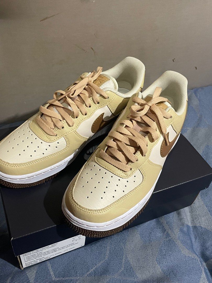 Nike Air Force 1 07 LV10 EMB, Fesyen Pria, Sepatu , Sneakers di Carousell