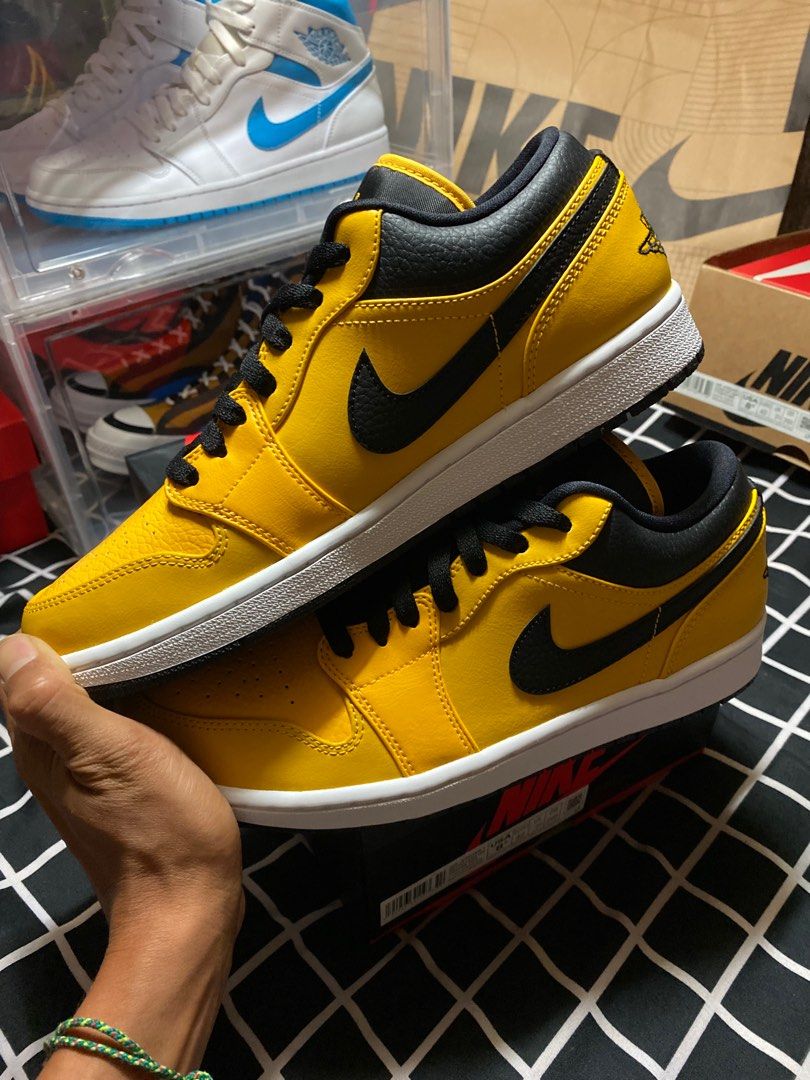 NIKE AIR JORDAN LOW university gold black 553558-700, Fesyen