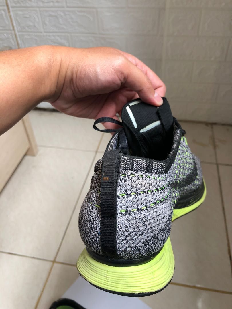 nike flyknit racer oreo volt