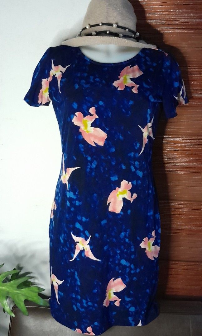 Paper dolls Floral Dress on Carousell
