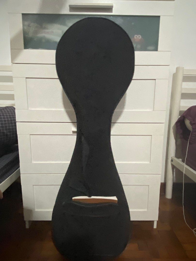 Pipa (Category: Musical Instruments) located in Singapore. Submitted by ecjwwa2dpv (Listing ID 1218588321, Image 5). Description: Pipa as good as new Comes with bag to carry around Comes with pipa book, cloth, extra strings Bought for school use but quit Slight negos allowed .
