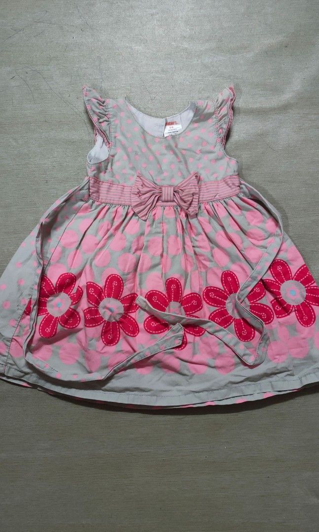 Preloved dress (Category: Babies & Kids Fashion) located in Kuala Lumpur. Submitted by najiha_gg (Listing ID 1218664708, Image 2). Description: Used for 3-6 months baby. But i used it until my girl turned 1 yo because she's tiny built.