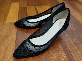 [preloved] prettyFIT Black Rhinestones Lace Heels