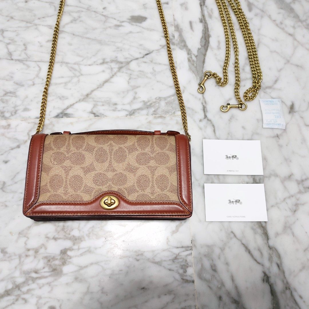 Riley chain 2025 clutch in colorblock