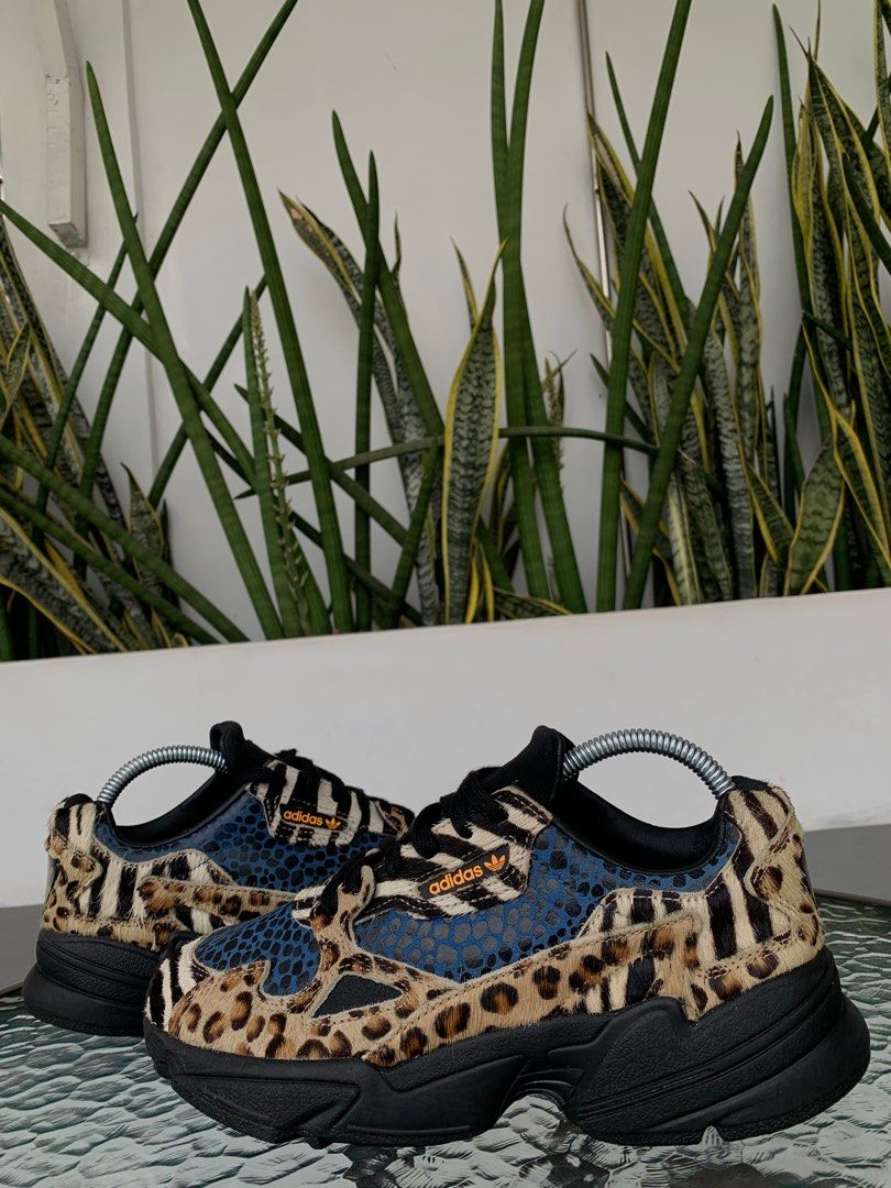 sepatu sneakers adidas falcon w F37016 Fesyen Wanita Sepatu di