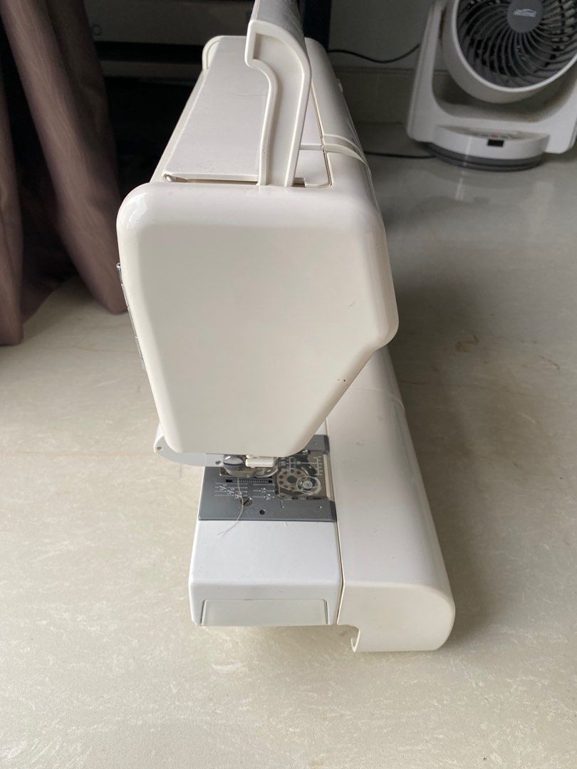 Sewing machine Janome HD3000, Hobbies & Toys, Stationery & Craft