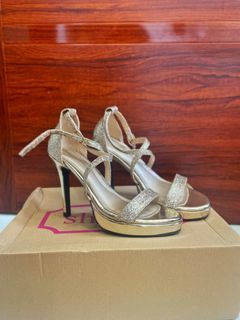 Shoo In Gold Glitter Sandals ( Party / Bridal ) Size 5