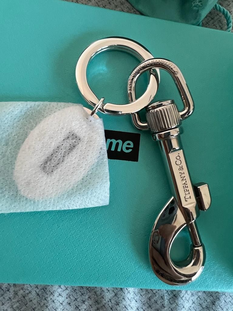 Supreme / Tiffany & Co. Return to Tiffany Oval Tak Keyring Silver