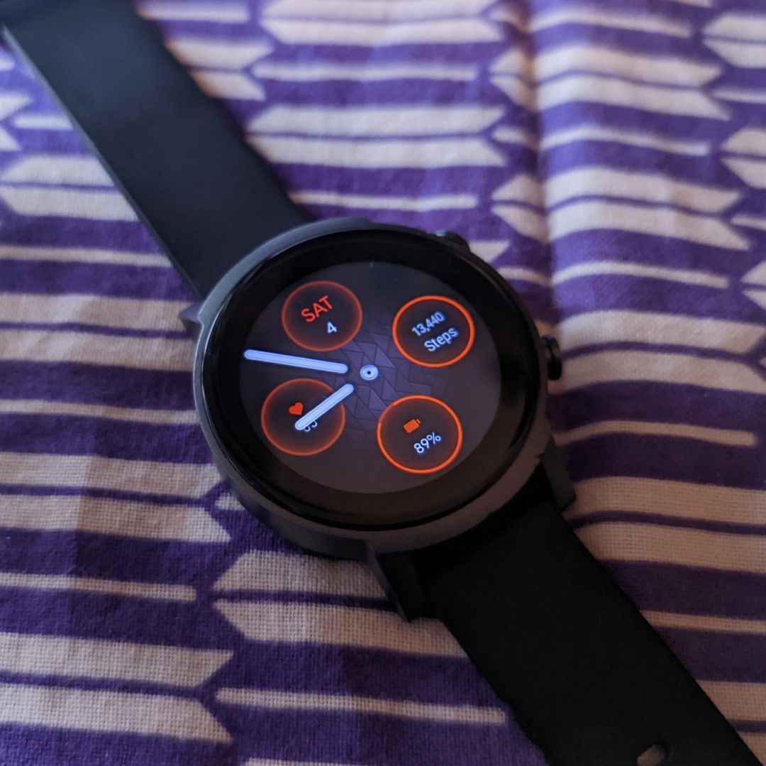 Ticwatch e on sale vs misfit vapor