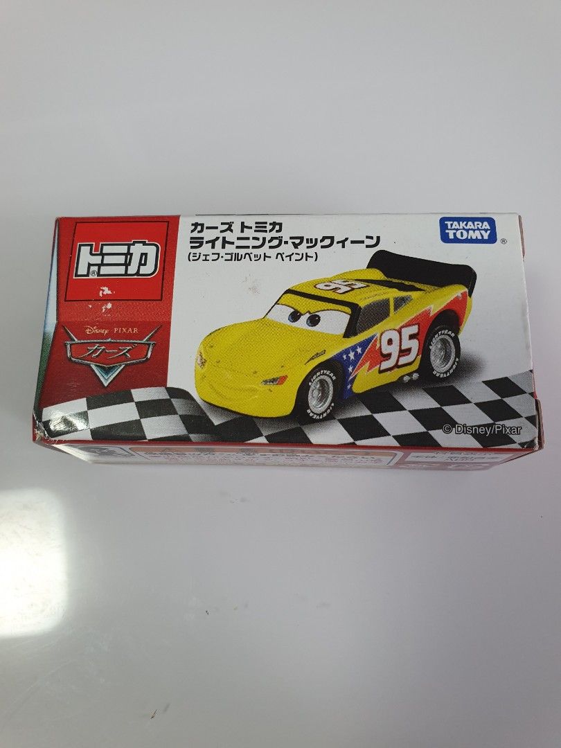 Tomica Disney Pixars Cars Mack C39 Bus Lightning Mcqueen Yellow Carbon
