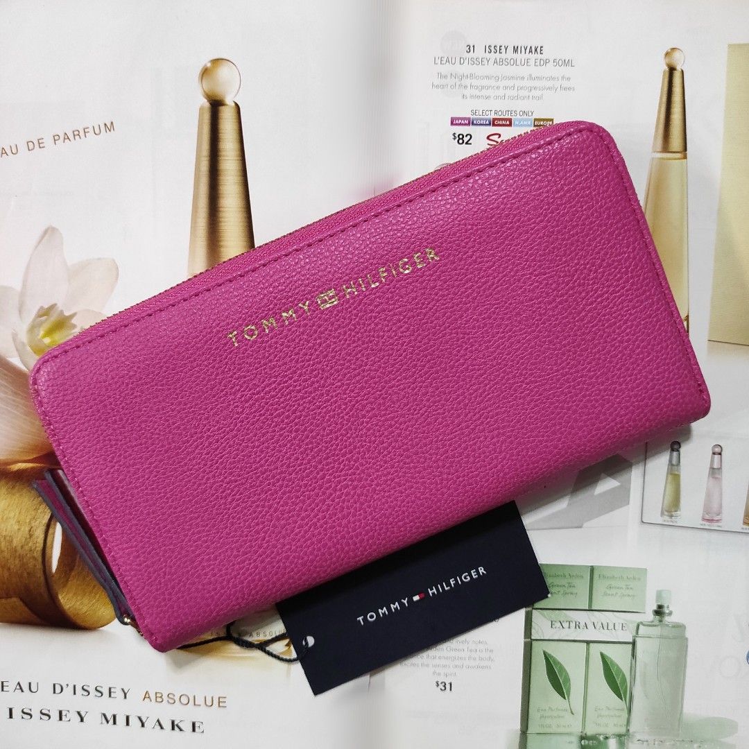 Tommy hilfiger shop pink wallet