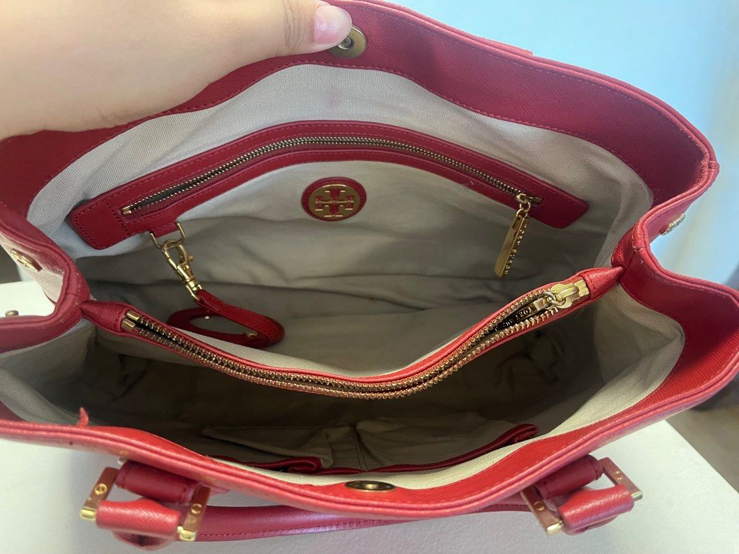 Tory Burch Robinson East West Tote in Red, Luxury, Bags & Wallets on  Carousell