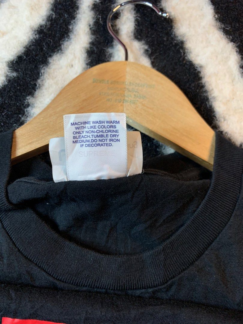Unhs store box logo