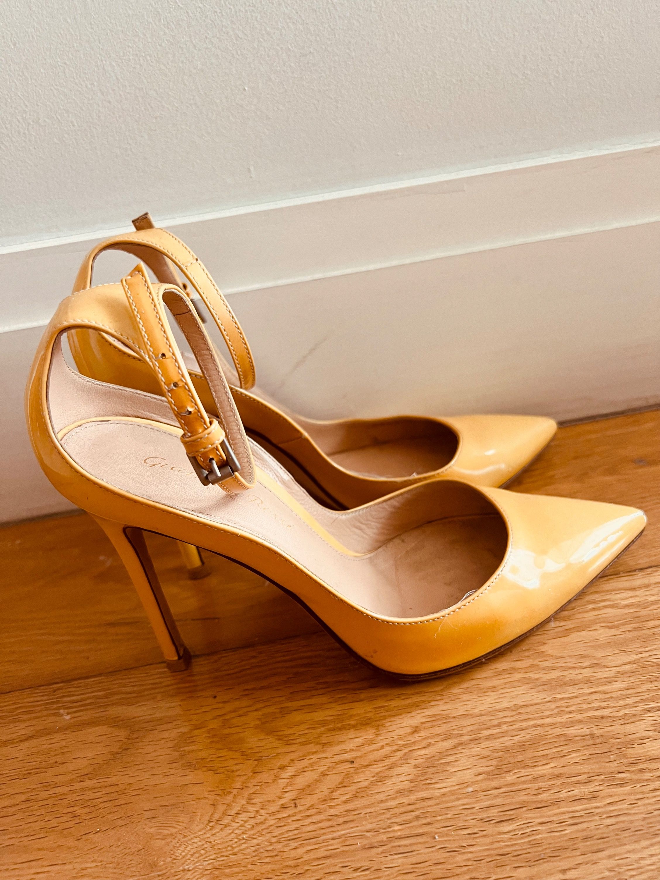 Gianvito rossi gold cheap heels