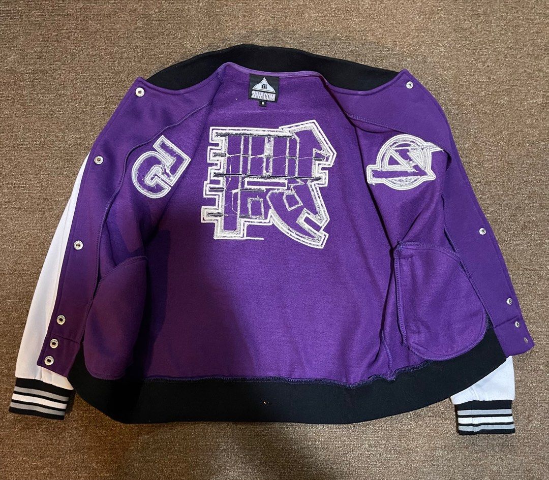2pm.com Jacket (Category: Coats, Jackets and Outerwear) located in Johor Bahru. Submitted by anthorr (Listing ID 1218906205, Image 2). Description: Colour : Purple/White Measurements: refer to pictures .