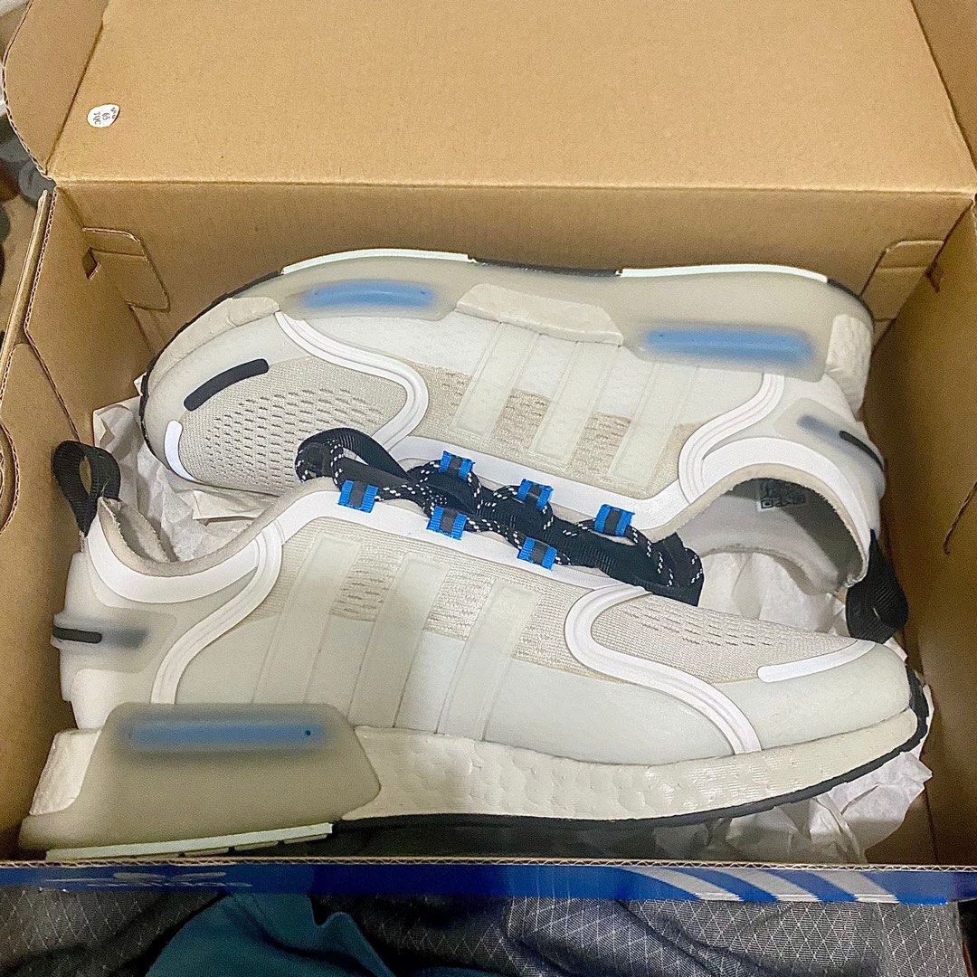 Adidas NMD V3 terbaru Fesyen Pria Sepatu Sneakers di Carousell