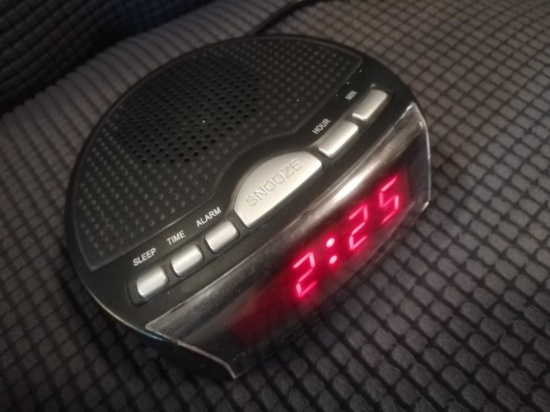 Affordable Tesco Am/Fm Radio Clock 220 'volts, Audio, Portable Music