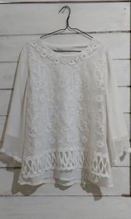 Atasan blouse putih model bunga